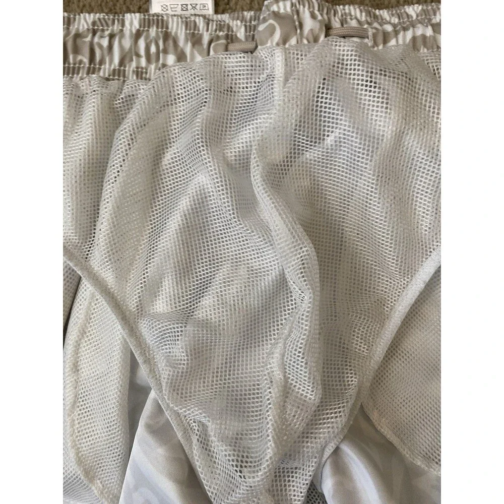 H&M Beige and White Geometric Print Coastal Style Swim Shorts Men’s Size M